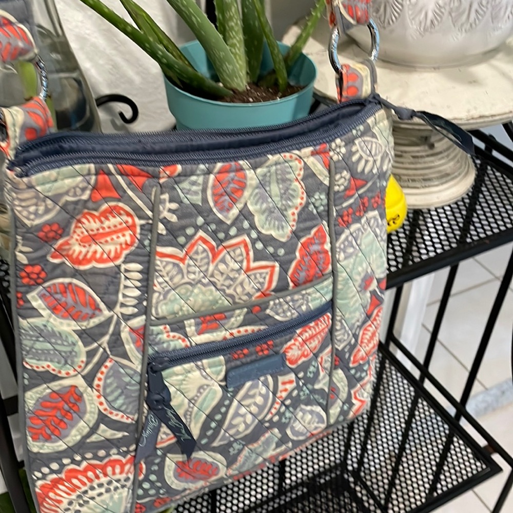In good used condition vera Bradley crossbody